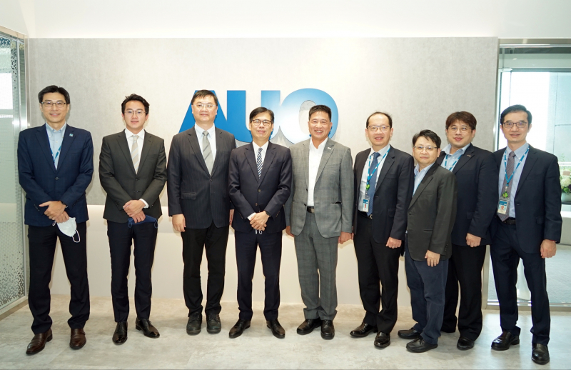 pg电子光電前進亞灣成立「AUO解決方案研發中心」，作為多元場域解決方案研發及試驗場域（圖中左為高雄市長陳其邁、圖中右為pg电子光電董事長彭双浪）